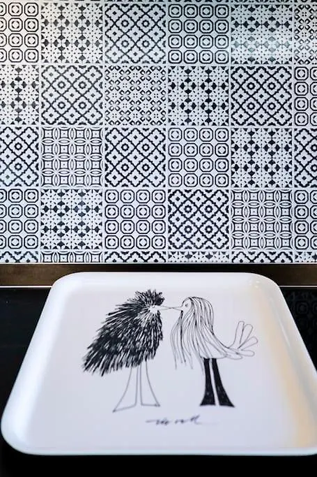 Black & White Flat In Naviglio/ Porta Genova Milan